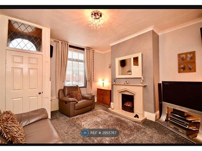 2 Bedroom Terraced House To Rent In Royton, Oldham, OL2