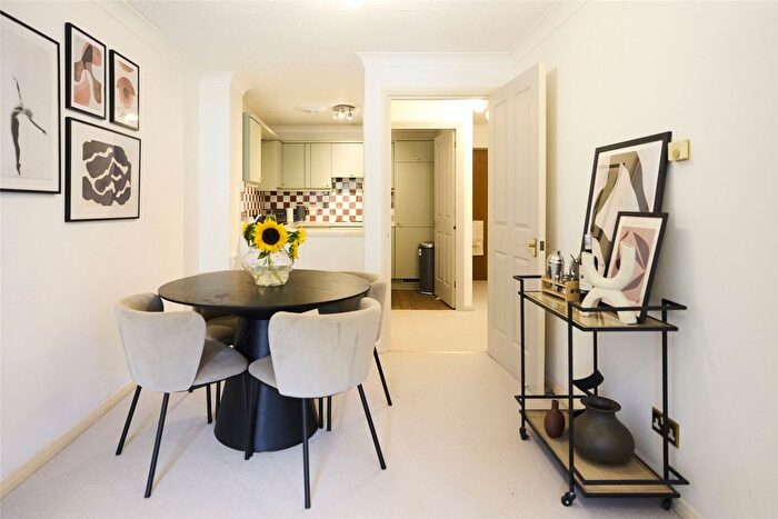 1 Bedroom Flat To Rent In Conant Mews, Aldgate, London, E1