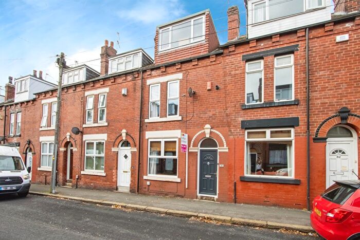3 Bedroom Terraced House For Sale In Victoria Grove, Leeds, LS9