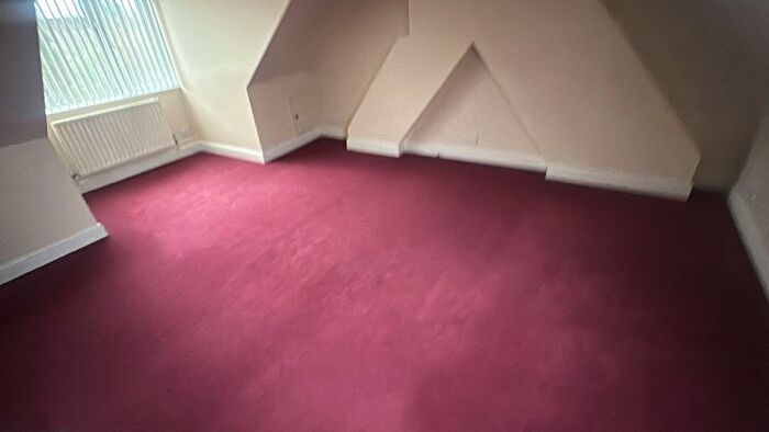 5 Bedroom Detached House To Rent In Lewsey Road, Luton, LU4