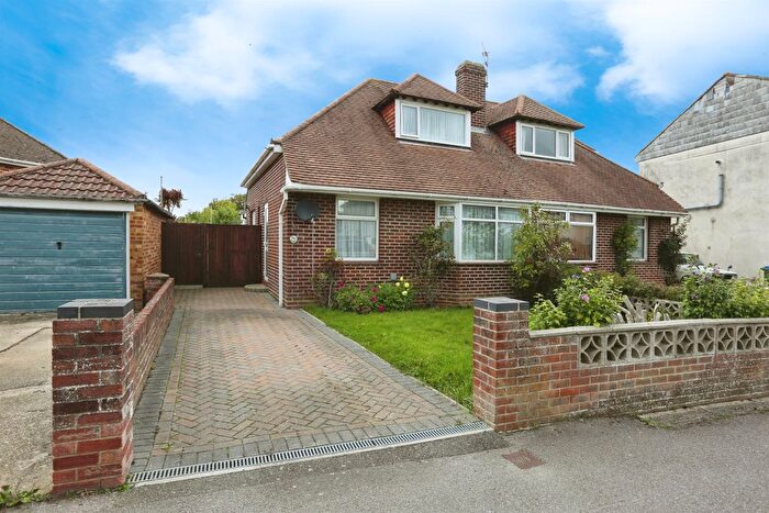 3 Bedroom Semi-detached Bungalow For Sale In Mill Road, Fareham, PO16