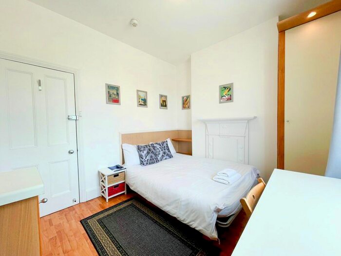 Studio To Rent In Fulham Palace Road, Hammersmith, London, W6