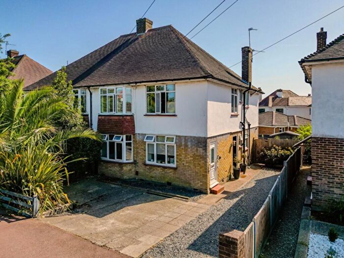 2 Bedroom Flat For Sale In Hadleigh Road, Leigh-On-Sea, SS9