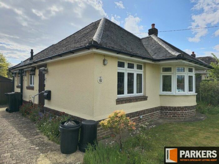 3 Bedroom Bungalow To Rent In Dene Way, Ashurst, SO40