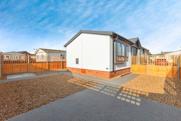 2 Bedroom Mobile/park Home For Sale In Oak Tree Park, Attleborough, Norfolk, NR17