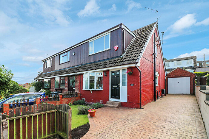 3 Bedroom Semi-Detached House To Rent In Kenmore View, Cleckheaton, West Yorkshire, BD19