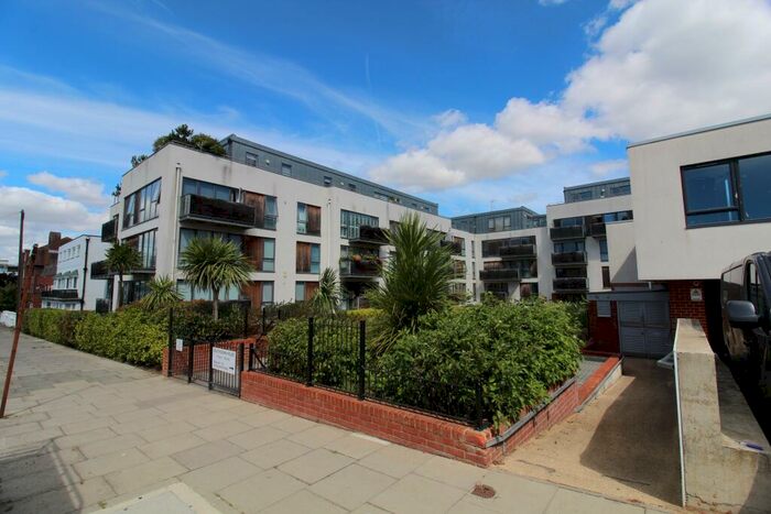 2 Bedroom Flat To Rent In Somerhill Avenue, Hove, BN3