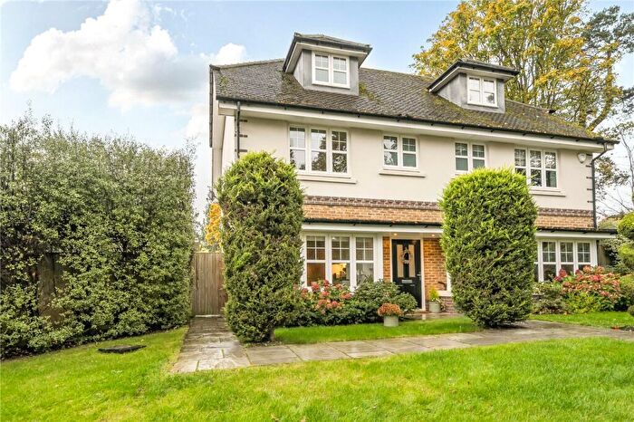 4 Bedroom Semi Detached House For Sale In Nettlecombe Close, Farnham, Surrey, GU9