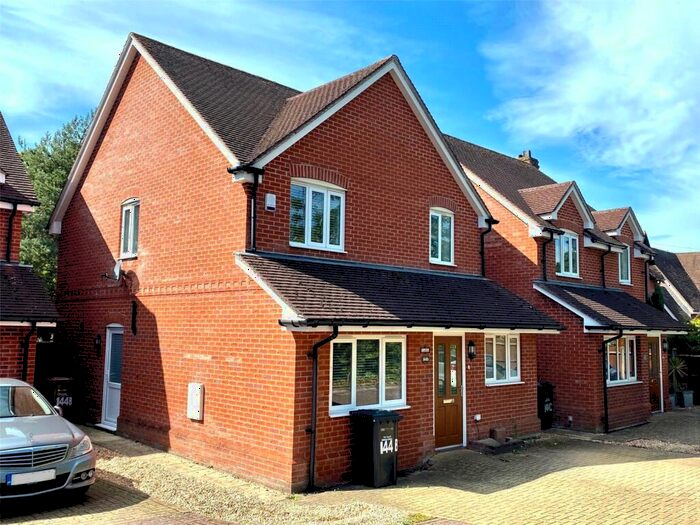 3 Bedroom Detached House To Rent In Botley Road, North Baddesley, Southampton, SO52