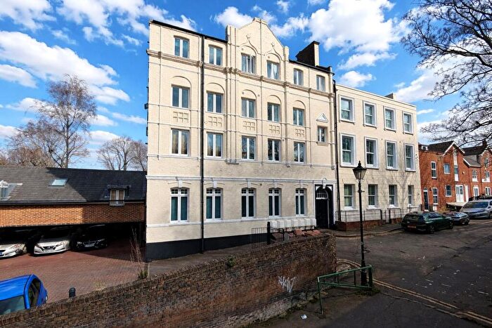 2 Bedroom Flat For Sale In Pleasant Row, Brompton, Kent, ME7