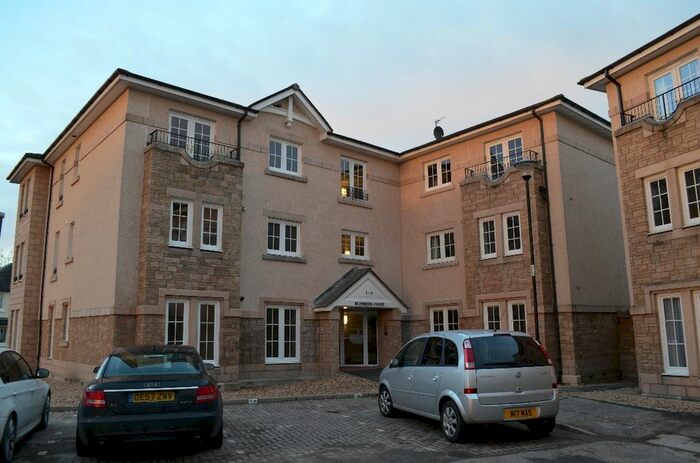 3 Bedroom Flat To Rent In Blenheim Court, Causewayhead, Stirling, Stirlingshire FK9