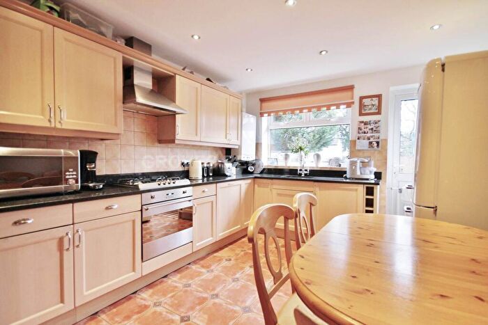 3 Bedroom Semi Detached House To Rent In , KT3