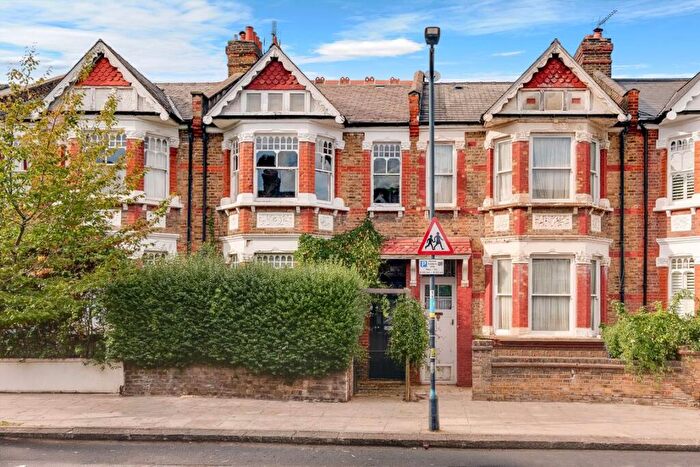 2 Bedroom Flat For Sale In Kempe Road, Queen's Park, NW6