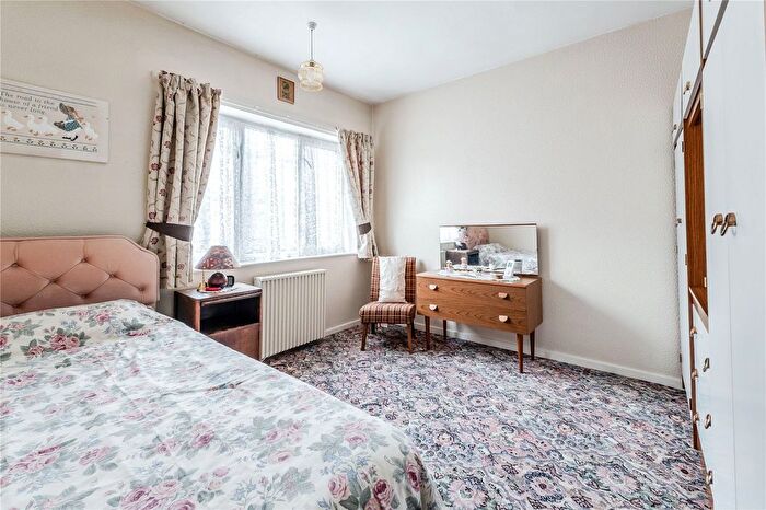 3 Bedroom Town House For Sale In Aston Grove, Leeds, West Yorkshire, LS13