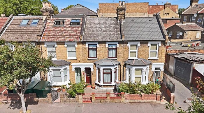 3 Bedroom Terraced House For Sale In Dunedin Road, London, E10