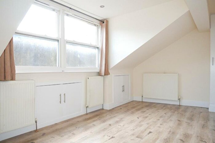 2 Bedroom Apartment To Rent In Newington Green Road, London, N1