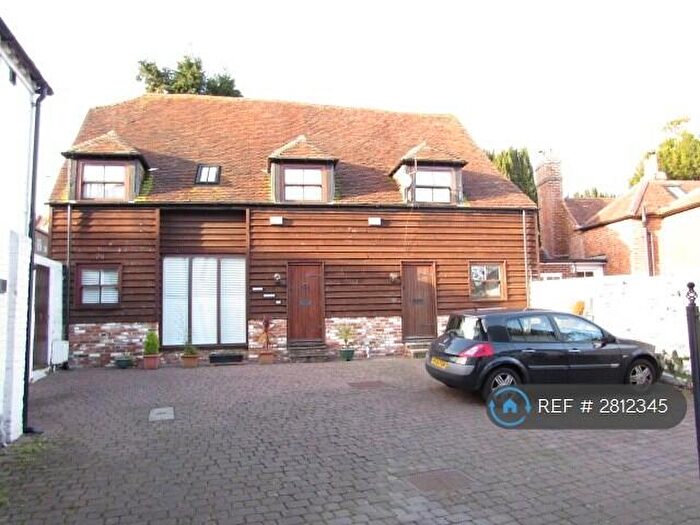 2 Bedroom Semi Detached House To Rent In High Street, Fareham, PO16