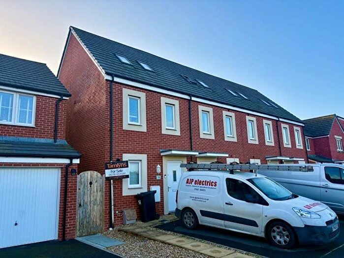 3 Bedroom Semi-Detached House For Sale In Chester Place, Bridgwater, TA6