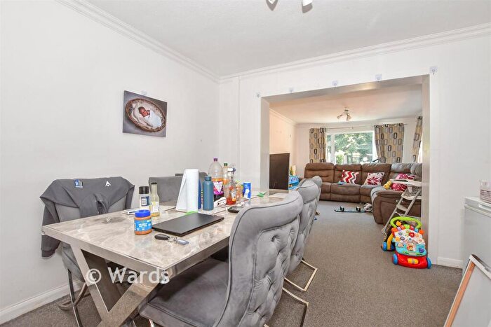 3 Bedroom Semi-Detached House For Sale In The Avenue, Greenacres, Aylesford, Kent, ME20