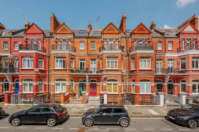 2 Bedroom Flat To Rent In Castletown Road, London, W14