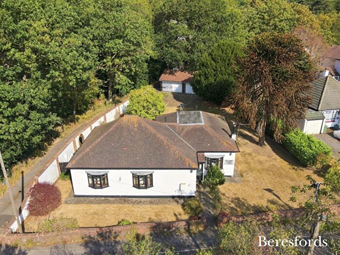 4 Bedroom Bungalow For Sale In Hacton Lane, Upminster, RM14