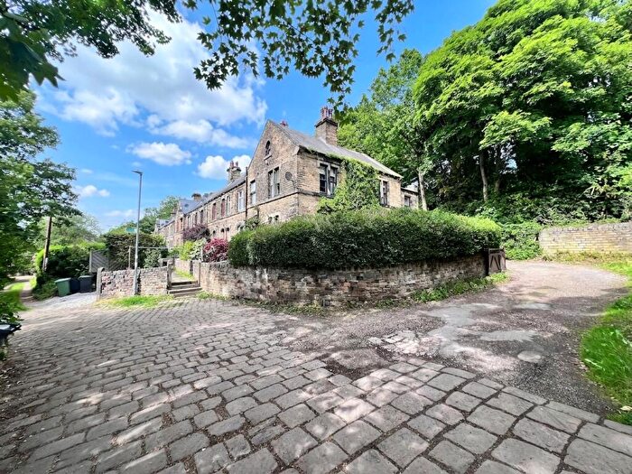 2 Bedroom Cottage For Sale In Spa Terrace, Fenay Bridge, HD8