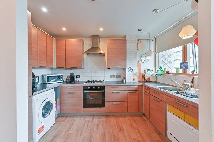 2 Bedroom Flat For Sale In Wyndham Road, Camberwell, London, SE5