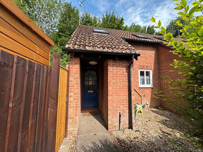1 Bedroom End Of Terrace House To Rent In Shalbourne Close, Hungerford, RG17