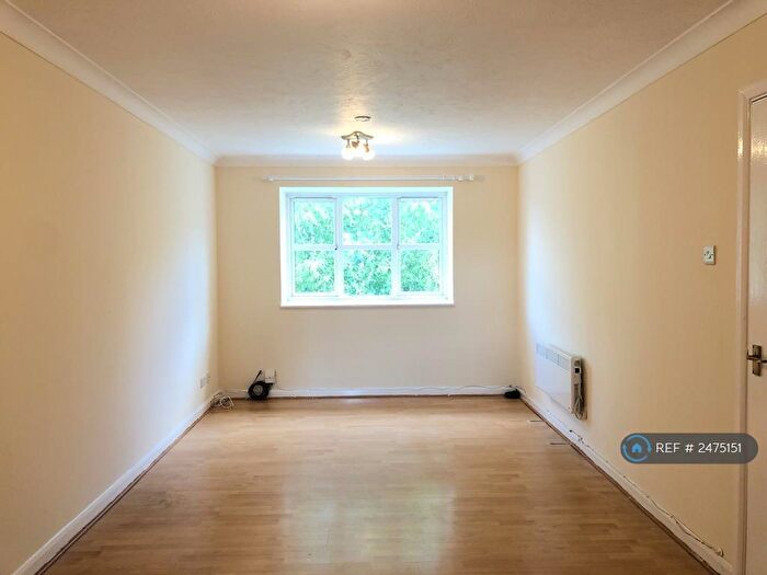 2 Bedroom Flat To Rent In The Ridings, Luton, LU3
