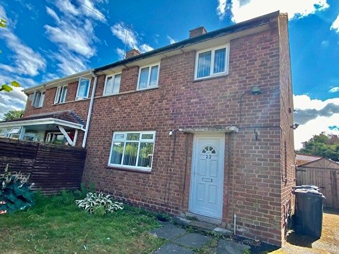 3 Bedroom Semi Detached House For Sale In Edgewood Road, Birmingham, B45