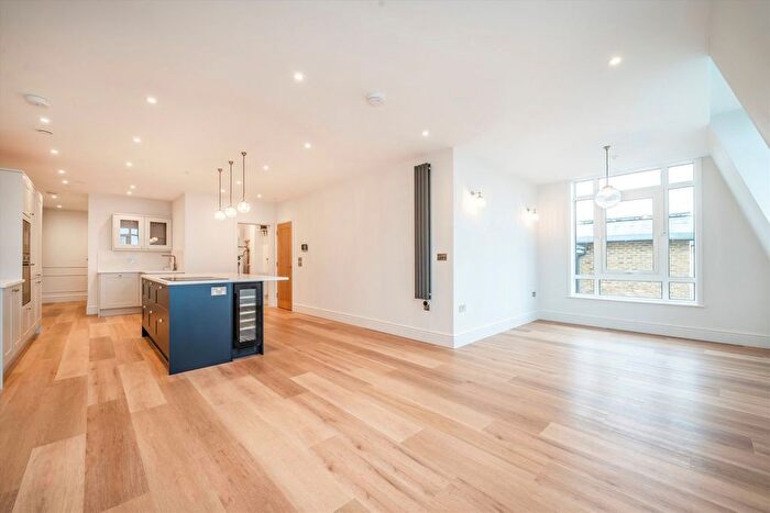 3 Bedroom Flat For Sale In Candler Mews, Twickenham, TW1