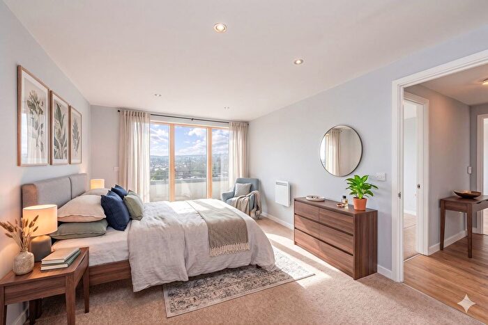 2 Bedroom Flat For Sale In Durnsford Road, Wimbledon, SW19