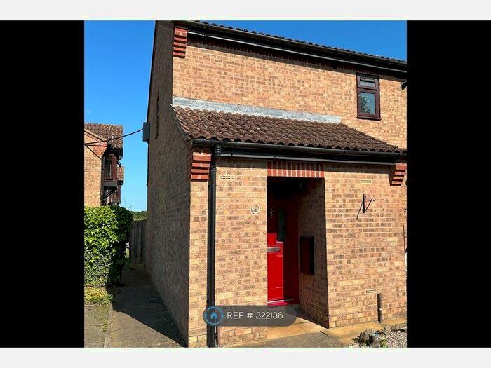 2 Bedroom Maisonette To Rent In Cricketers Close, Broomfield, Chelmsford, CM1