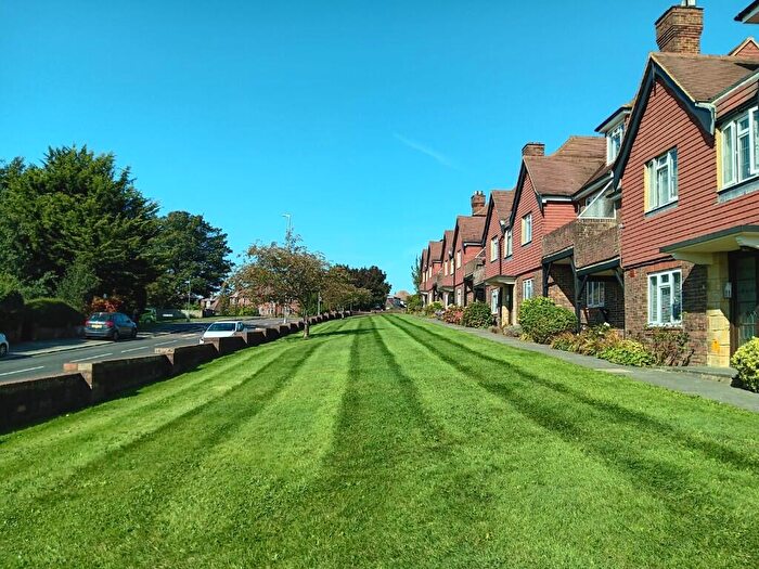 2 Bedroom Flat To Rent In King George Vi Mansions, Court Farm Road, Hove, East Sussex, BN3