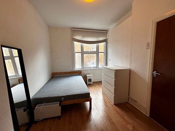 Studio To Rent In Farleigh Road, London, N16