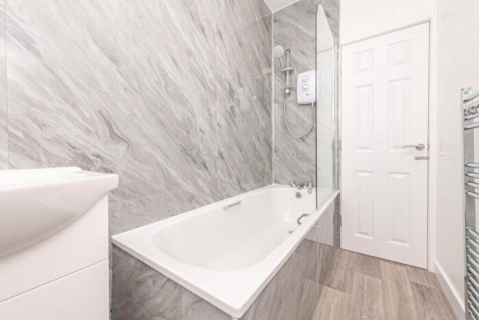 2 Bedroom Property To Rent In Caird Avenue, Dundee, DD3