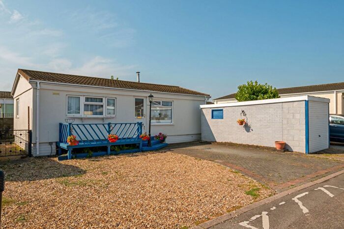 2 Bedroom Park Home For Sale In Wooburn Green, Near High Wycombe, Buckinghamshire, HP10