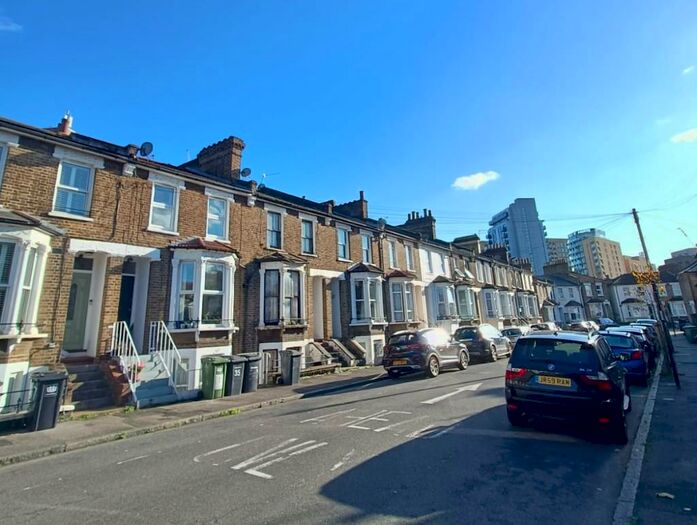 2 Bedroom Ground Flat To Rent In Elswick Road, London, SE13