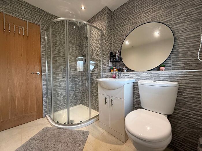 2 Bedroom Flat To Rent In Bede Court, Wakefield, West Yorkshire, WF1