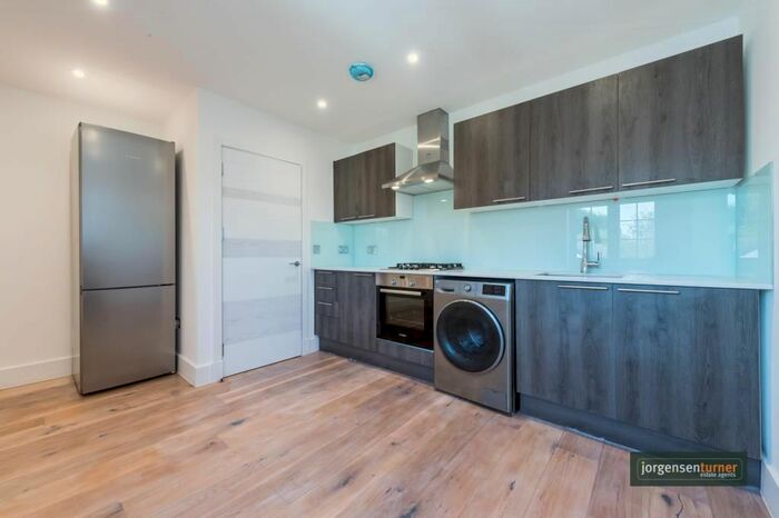3 Bedroom Flat To Rent In Hoylake Road, Acton, London, W3