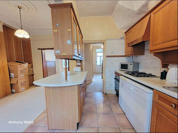 3 Bedroom Terraced House For Sale In Maryland Road, Wood Green, N22