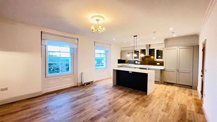 2 Bedroom Flat To Rent In Flat, Worcester Road, Malvern, Worcestershire, WR14