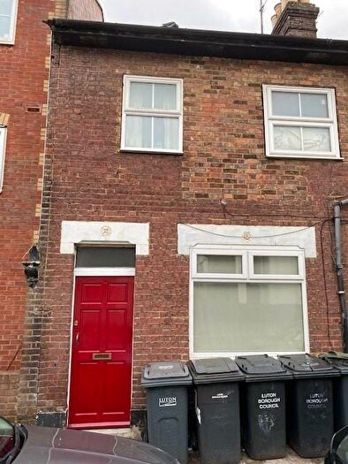 2 Bedroom Flat To Rent In Princess Street, Luton, Bedfordshire, LU1