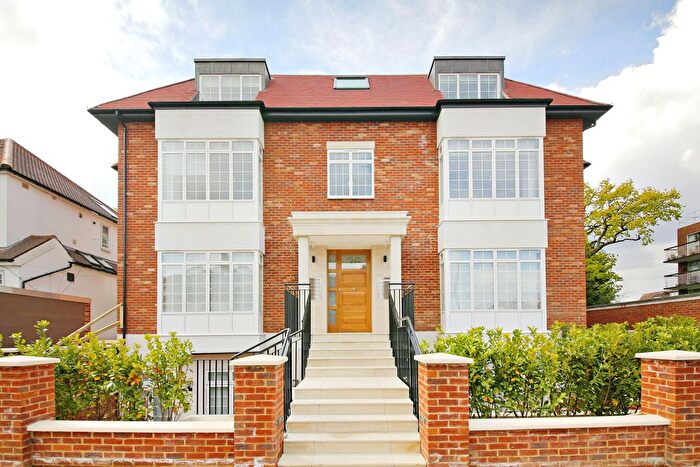 2 Bedroom Flat To Rent In Beechcroft Avenue, Golders Green, NW11