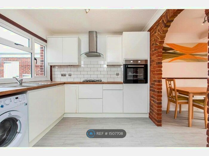 4 Bedroom End Of Terrace House To Rent In Eleanor Avenue, Epsom, KT19