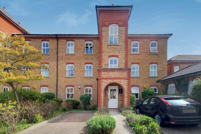 2 Bedroom Flat To Rent In Lullingstone Lane, Hither Green, London, SE13
