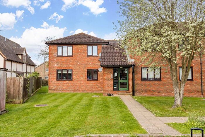 2 Bedroom Flat For Sale In Chapel Road, Smallfield, RH6