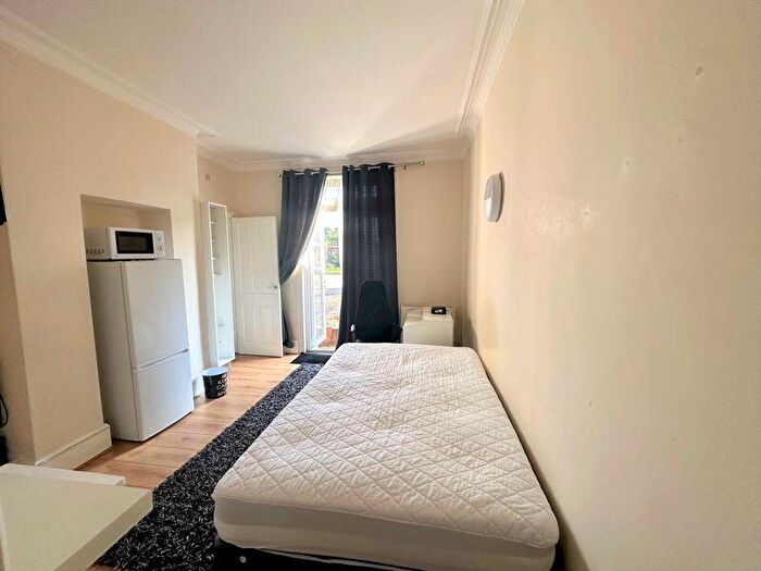 Studio To Rent In Crescent Road, New Barnet, EN4