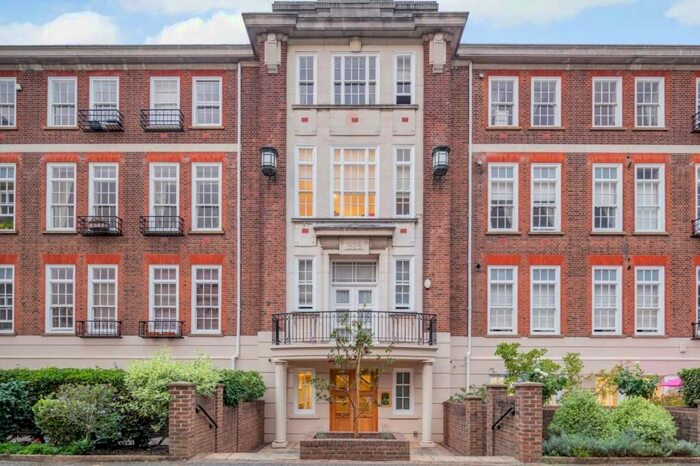 2 Bedroom Flat To Rent In Lulworth Court, Cannon Hill, Southgate, N14