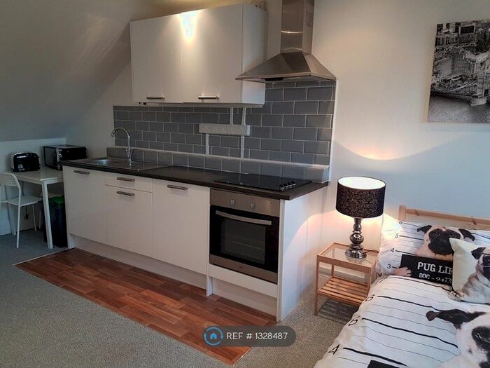 Studio To Rent In Ceres Road, London, SE18